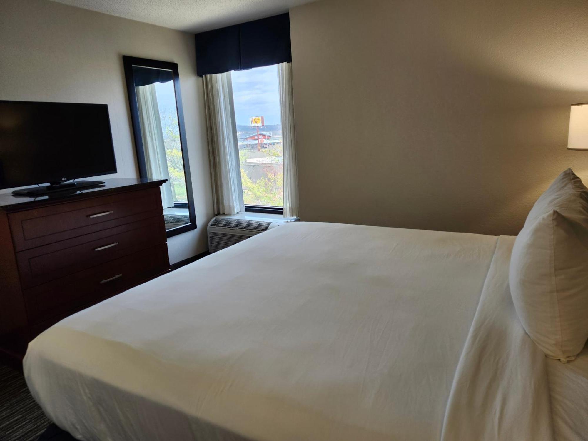 Heritage Inn & Suites St Louis Fenton, Trademark By Wyndham Eksteriør billede
